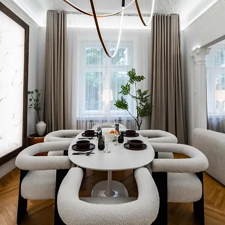 Riverside N22 公寓 *